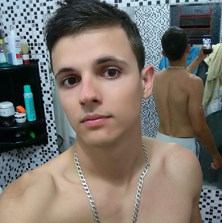 Universitário morre em acidente de moto