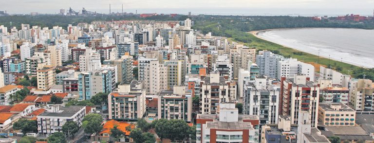 Justiça expulsa moradora de prédio por causa de briga com vizinhos