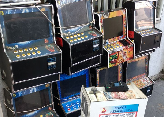 Polícia apreende máquinas caça-níqueis e mesas de jogo do bicho em Cariacica