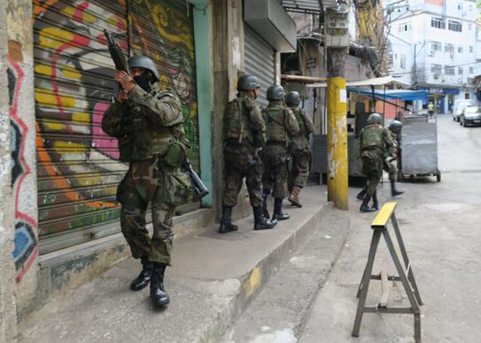 Militares vão deixar a Rocinha nesta sexta, diz ministro da Defesa