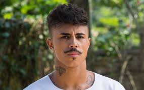 MC Livinho caracteriza como ‘mimimi’ as criticas a sua nova música, ‘abusar dessa mina’
