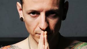 Linkin Park divulga novo vídeo em homenagem ao Chester