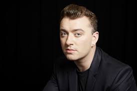 Sam Smith retrata despedidas no clipe de “Too Good At Goodbyes”