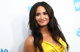 Demi Lovato divulga mais uma de seu novo álbum