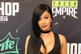 “Bodak Yellow” da Cardi B chega ao topo da Billboard Cardi B está com tudo.