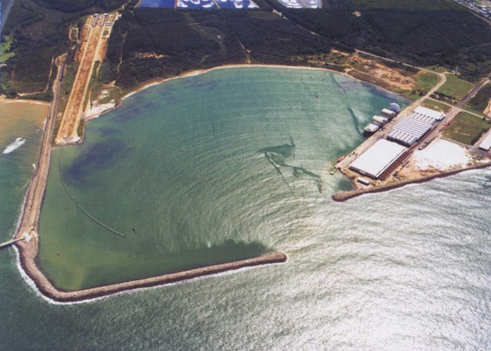 Ressaca e fortes ventos provocam o fechamento do Porto de Barra do Riacho