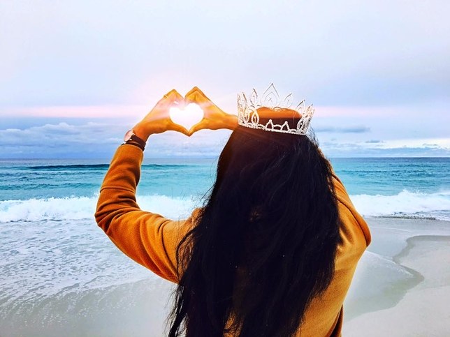 Miss devolve a coroa após pedido para emagrecer