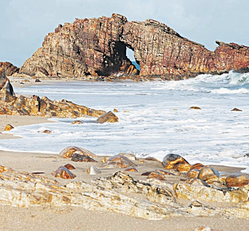 Taxa para turistas em praia do Ceará