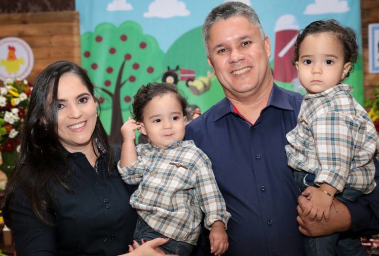 Gêmeos de 1 ano morrem afogados em piscina