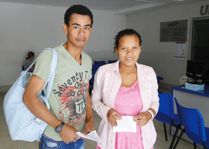 Mãe que teve filhos gêmeos em material de construção recebe alta em Linhares