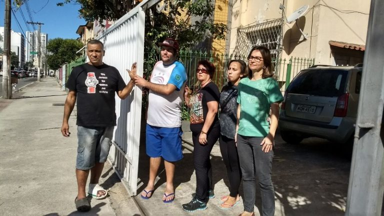 Comprador procura moradores e devolve portão furtado de condomínio