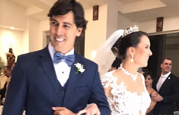 Ex de Paula Fernandes casa e vai ser pai