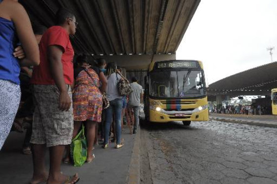 Juíza libera suspeito de ejacular em mulher grávida dentro de ônibus