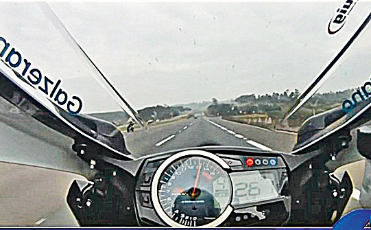 Polícia identifica homem que pilotava moto a 400 km/h