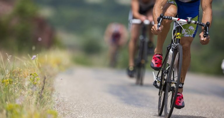Pai de ciclista é condenado a prisão após provocar acidente em prova