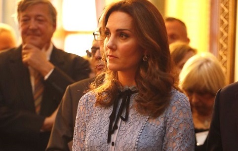 Kate Middleton aparece pela primeira vez desde anúncio de gravidez