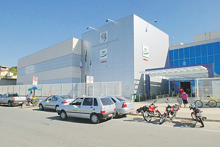 Supermercados e shoppings definem funcionamento no feriado desta quinta
