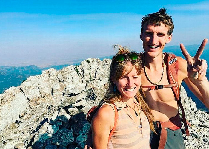 Inconformado por não salvar a namorada, alpinista morre em meio à avalanche de neve