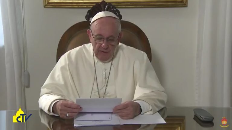 ‘Não se deixem vencer pelo desânimo’, diz papa a brasileiros em vídeo