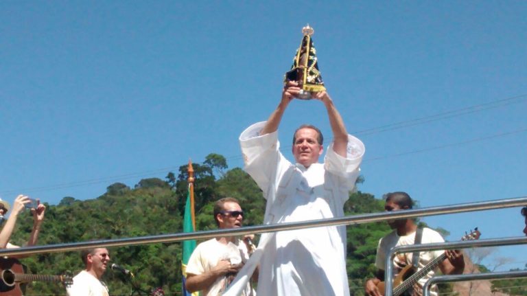 Homenagens à Nossa Senhora Aparecida emocionam fiéis no interior do Estado