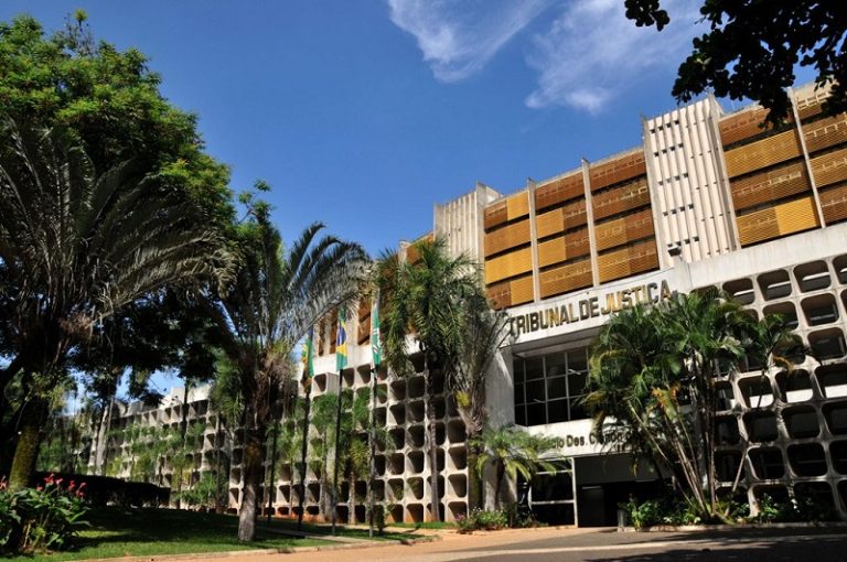 Mais de 260 vagas para advogados com salários de até R$ 17 mil