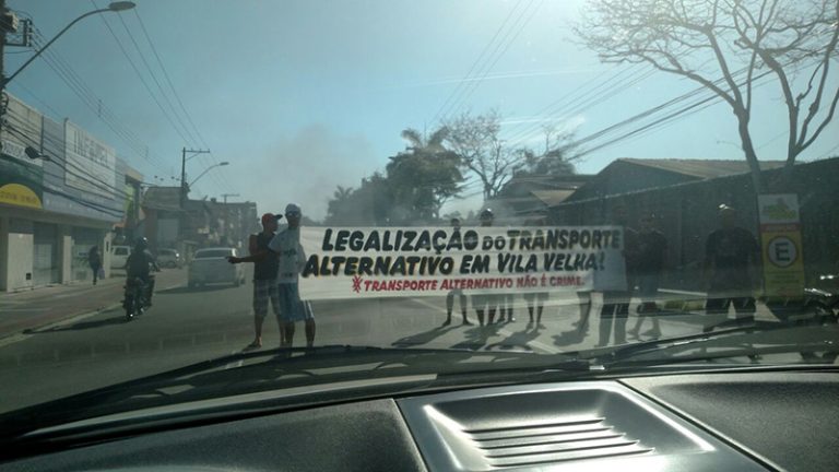 Motoristas de vans protestam em Vila Velha