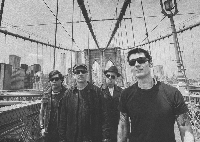Capital Inicial reúne clássicos em novo show acústico em Vila Velha