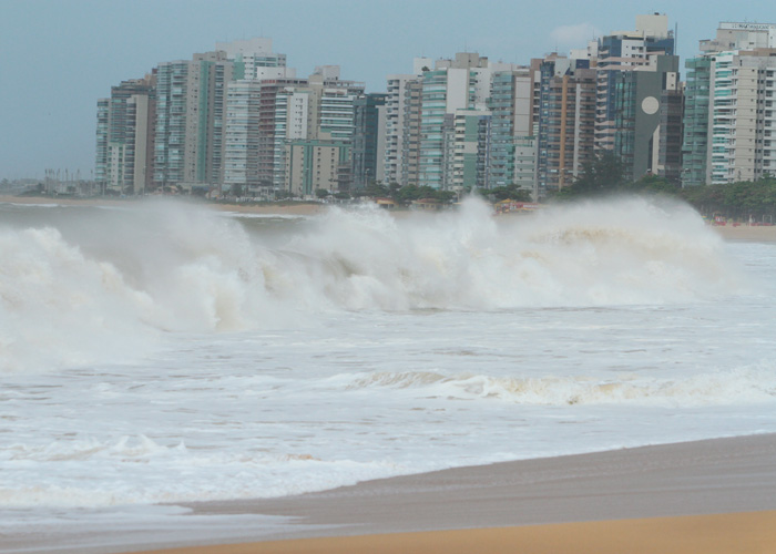 Marinha emite alerta de ressaca para todo o litoral do Espírito Santo