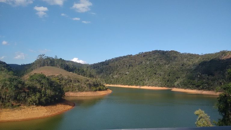 Crise hídrica é ‘preocupante’, mas não há risco de faltar energia, diz ministro