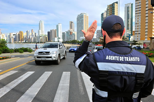 Temer veta projeto que permitia uso de armas de fogo por agentes de trânsito