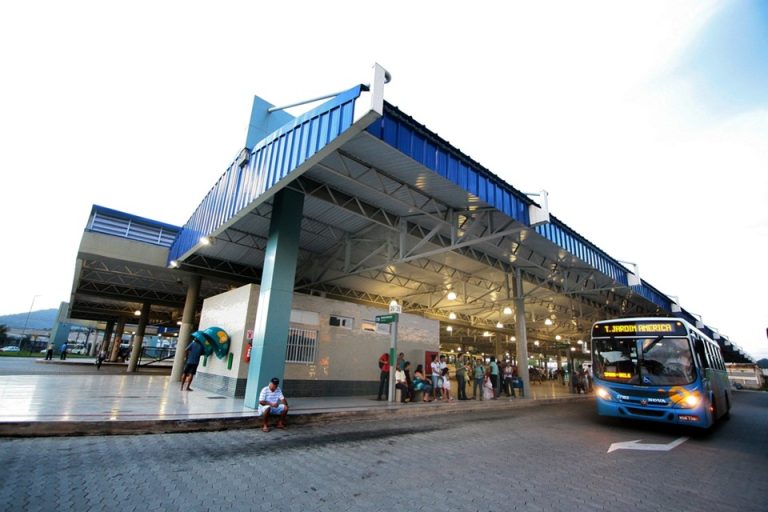 Motoristas de ônibus ameaçam paralisação geral em caso de atraso no pagamento