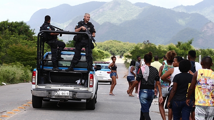 Policiais matam e morrem mais no Brasil, mostra balanço de 2016