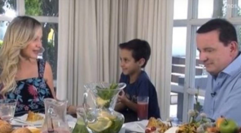 Filho de Eliana dá resposta inusitada a Roberto Cabrini e viraliza na internet