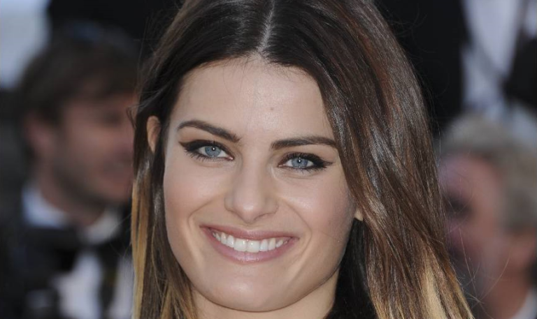 “Minha espiritualidade me trouxe felicidade”, diz Isabeli Fontana