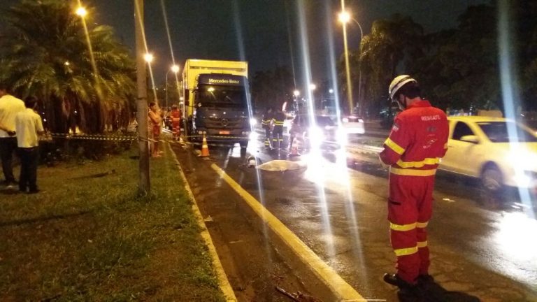 Motociclista de 23 anos morre em acidente entre 4 veículos na BR-101