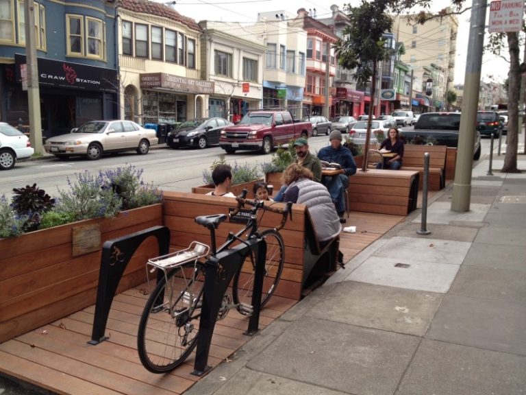 Parklets de Vitória ficam prontos este mês