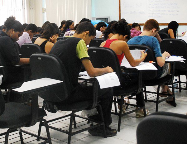 Mais de 6,7 milhões fazem primeira prova do Enem hoje