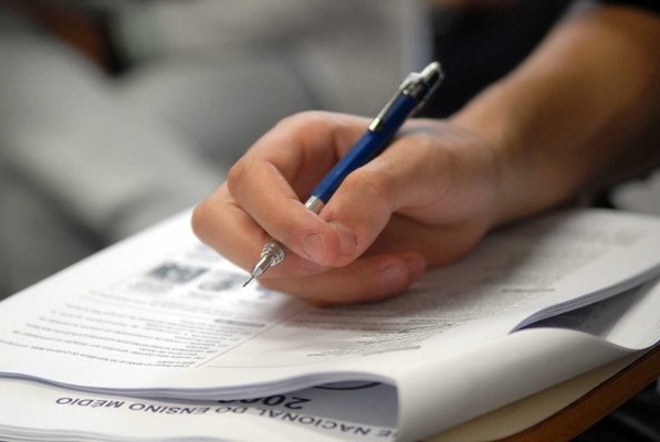 Entenda como é feita a correção das questões e da redação do Enem