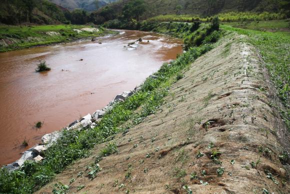 Agricultores retomam cultivo em Mariana, mesmo com rejeitos da Samarco