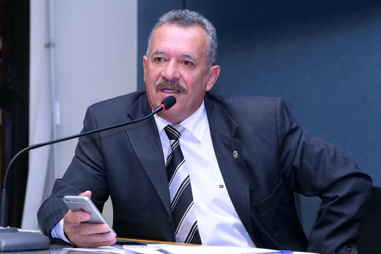 Deputado estadual é submetido a cirurgia cardíaca após crise de pressão alta