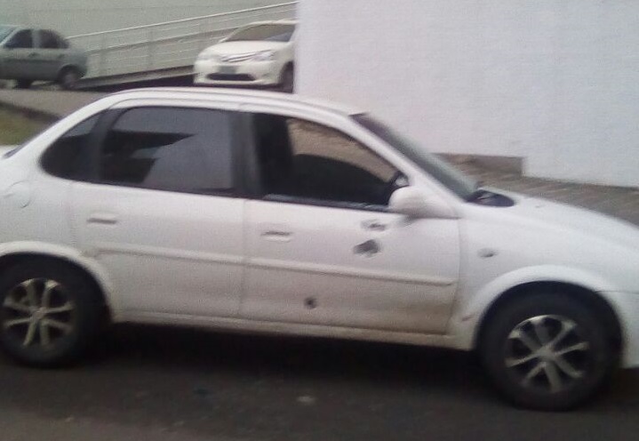 Servidor público é baleado após ter carro confundido com o de bandidos