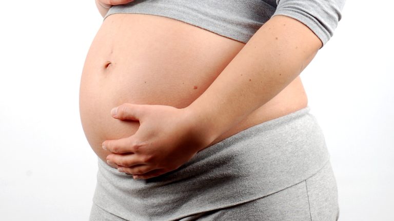 Filhas e sobrinhas podem atuar como barriga de aluguel