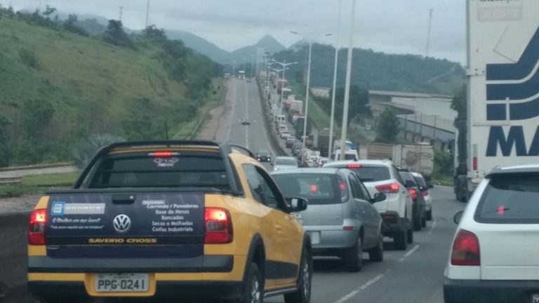 Engarrafamento na Rodovia do Contorno