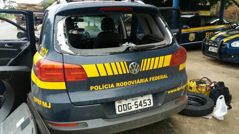 Bandido foge de blitz e atira contra PRF