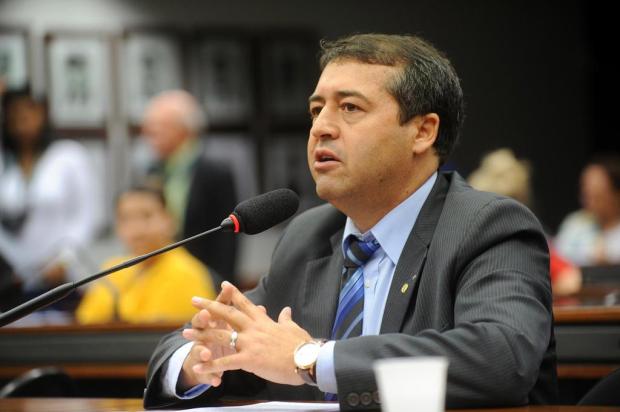 Em rede nacional, ministro nega perda de direitos com reforma trabalhista