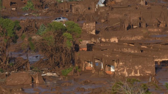 Empresa busca licença para extrair ouro em área afetada pela tragédia de Mariana