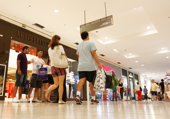 Shoppings vão abrir em horário especial no feriado