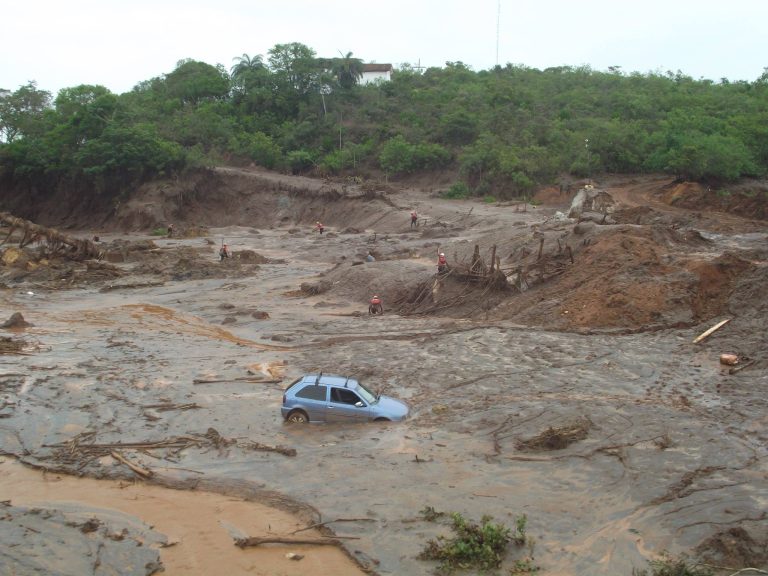 Atingidos por rompimento da Samarco terão ajuda para negociar reparações
