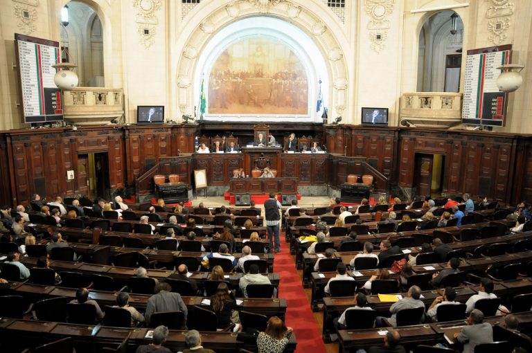 Assembleia Legislativa do Rio de Janeiro vota a soltura de três deputados; veja ao vivo