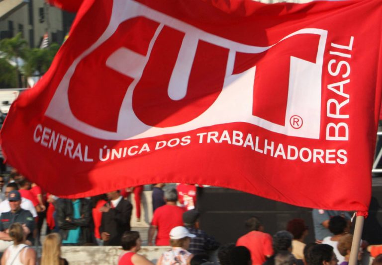 CUT lança programa de demissão e sofre ameaça de greve
